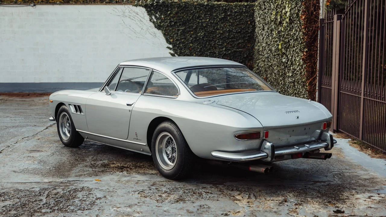 1966 Ferrari 330 GT 2+2 - Image 26 of 31