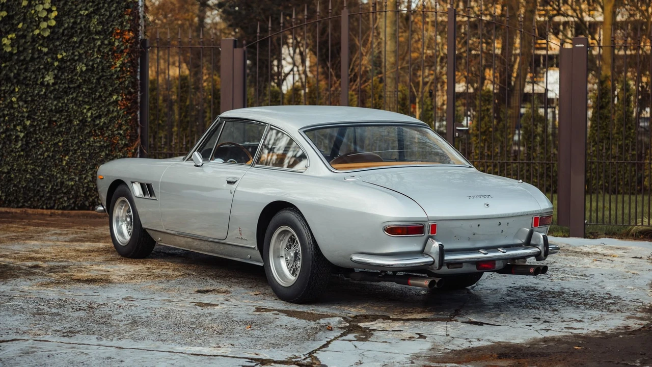 1966 Ferrari 330 GT 2+2 - Image 18 of 31