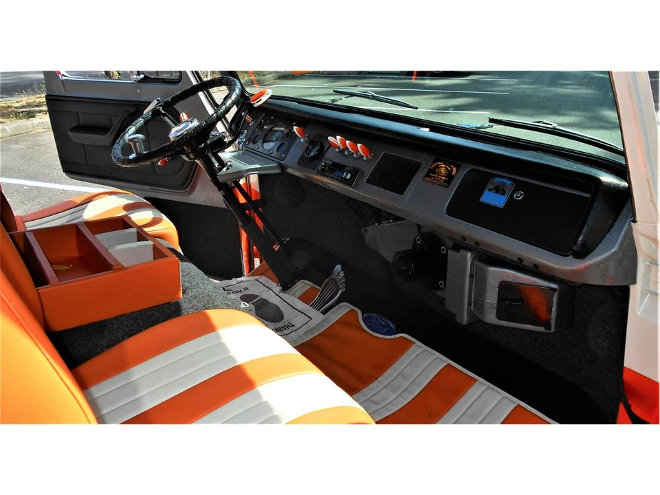 1966 Ford Econoline Van - Image 7 of 10