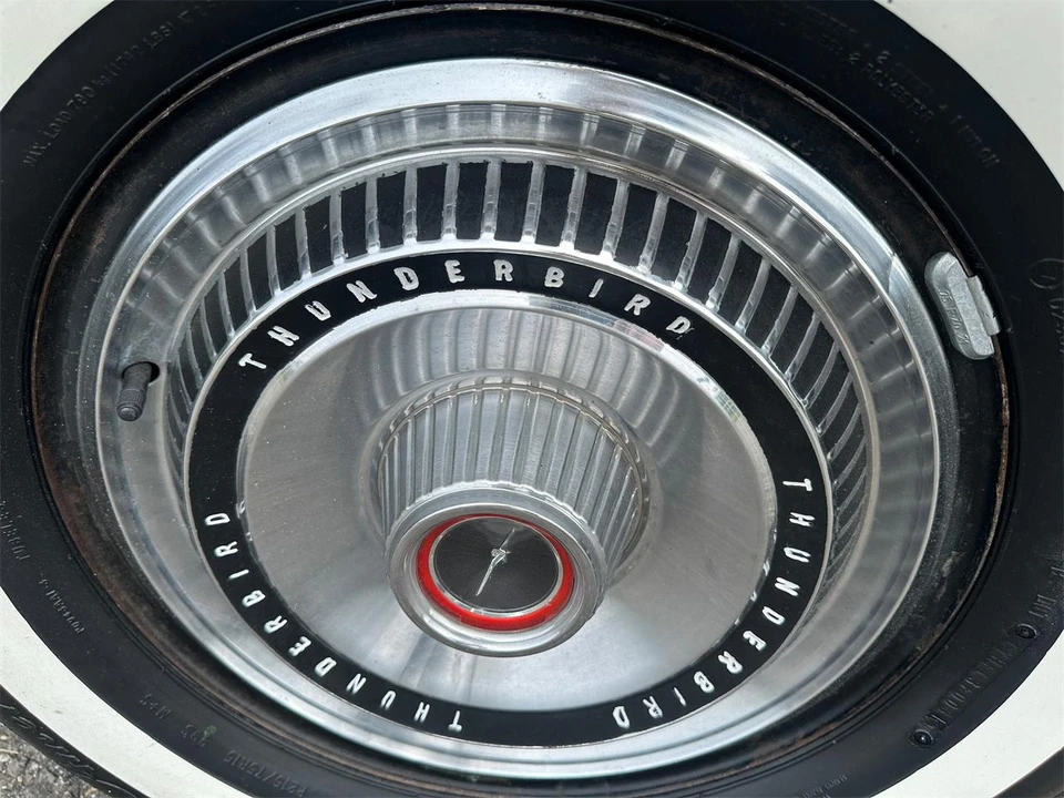 1966 Ford Thunderbird 4th Gen - Image 27 of 31