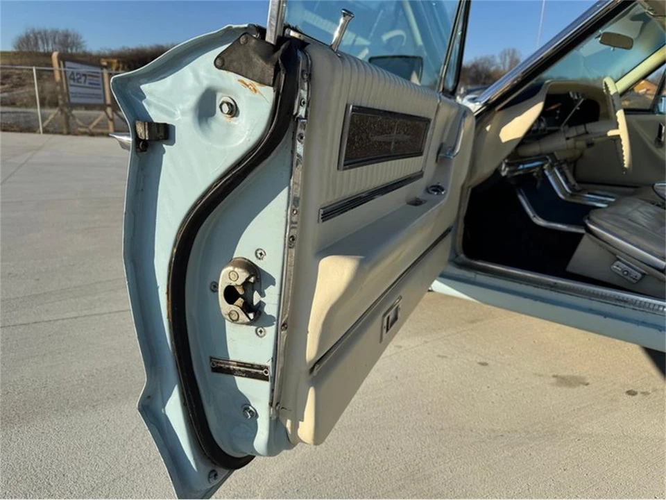 1966 Ford Thunderbird 4th Gen - Image 21 of 31
