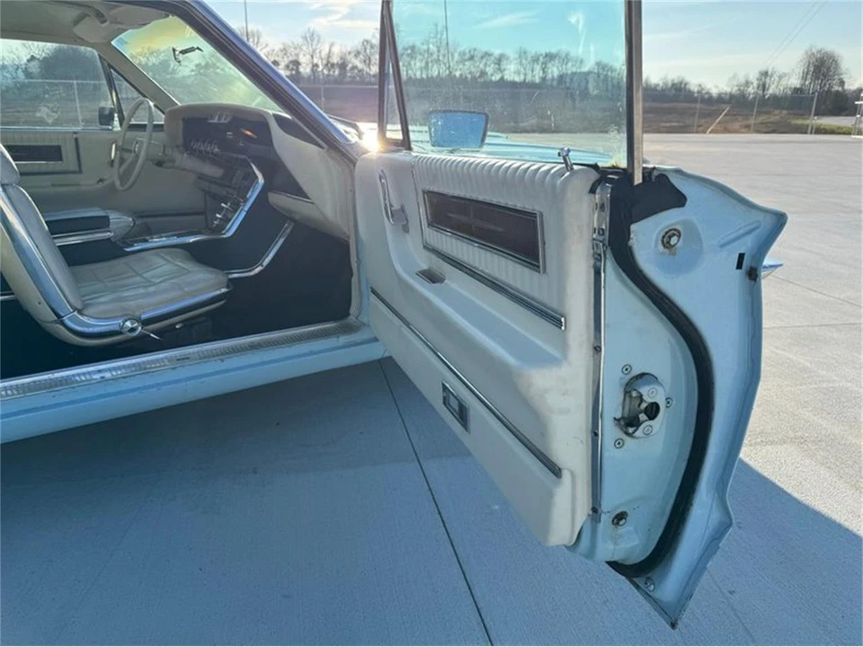1966 Ford Thunderbird 4th Gen - Image 27 of 31