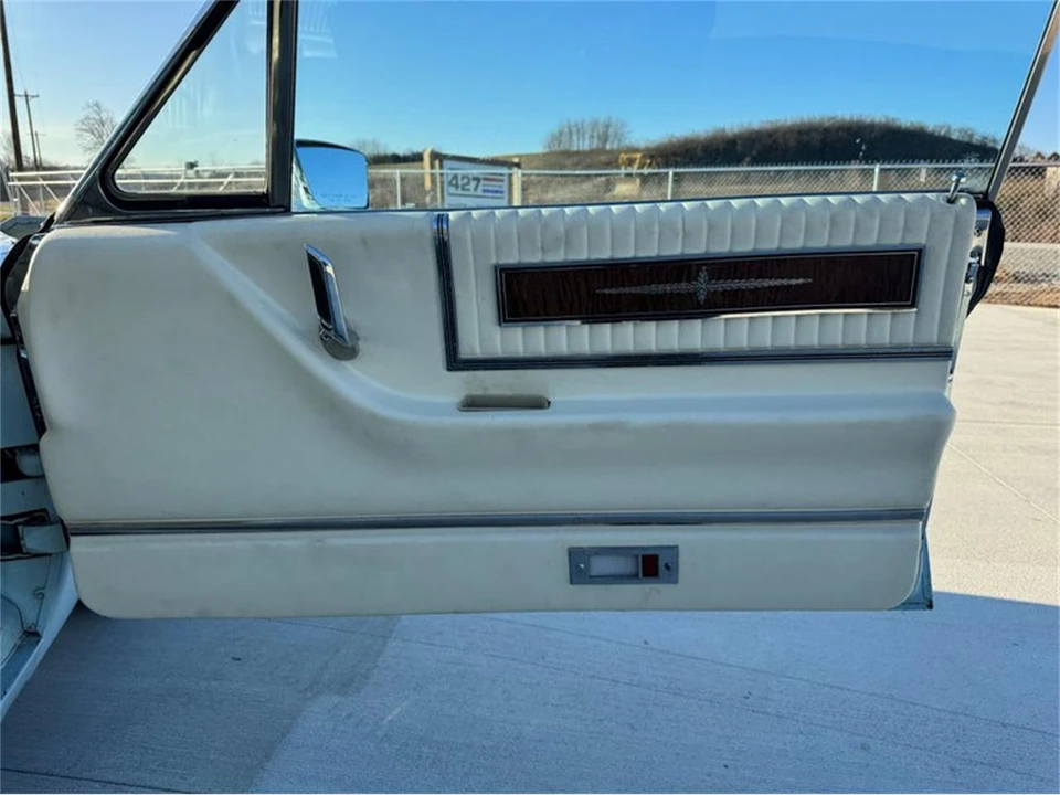 1966 Ford Thunderbird 4th Gen - Image 26 of 31