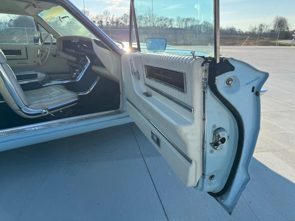 1966 Ford Thunderbird 4th Gen - Image 27 of 31