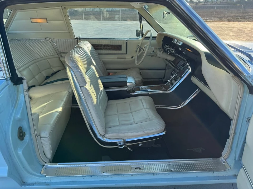 1966 Ford Thunderbird 4th Gen - Image 24 of 31