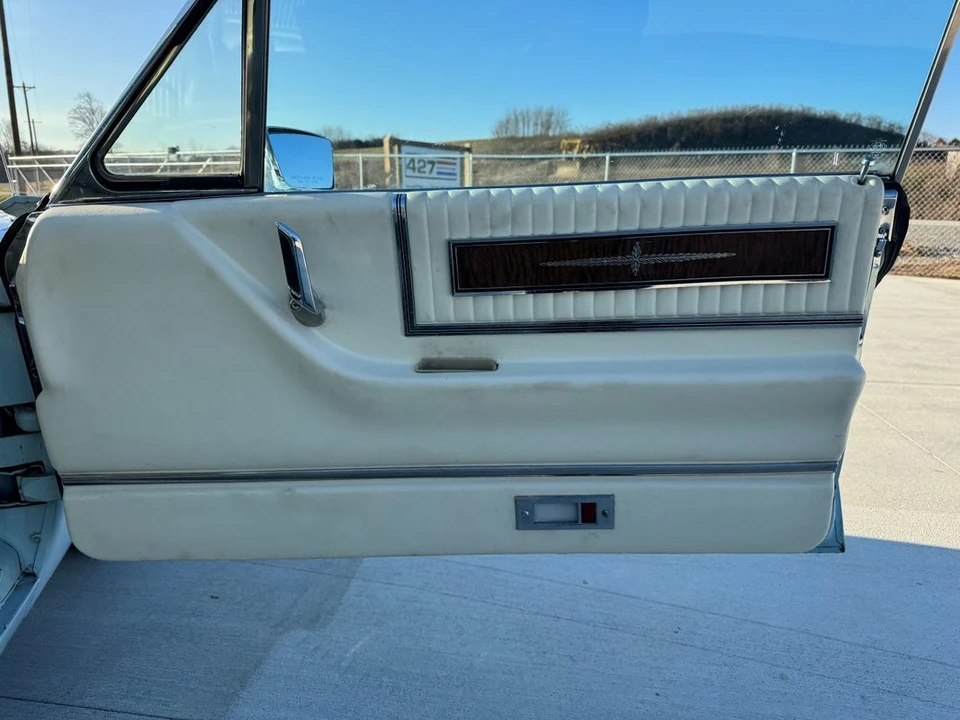 1966 Ford Thunderbird 4th Gen - Image 26 of 31