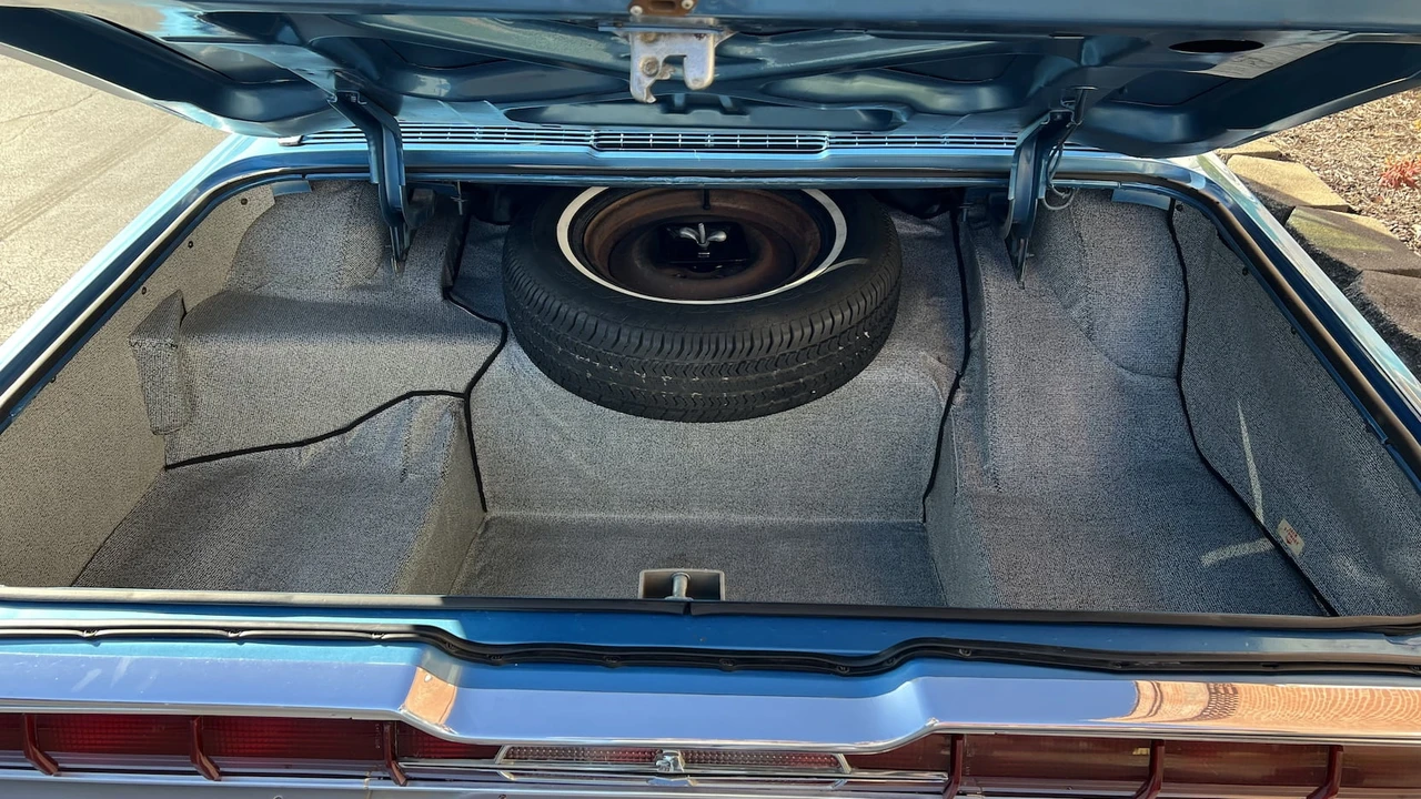 1966 Ford Thunderbird 4th Gen - Image 8 of 10