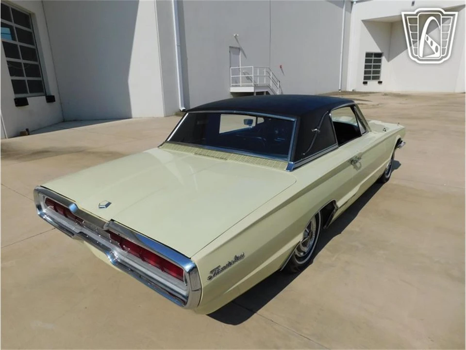 1966 Ford Thunderbird 4th Gen - Image 26 of 31