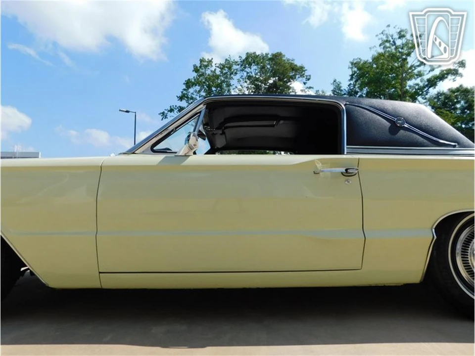 1966 Ford Thunderbird 4th Gen - Image 12 of 31