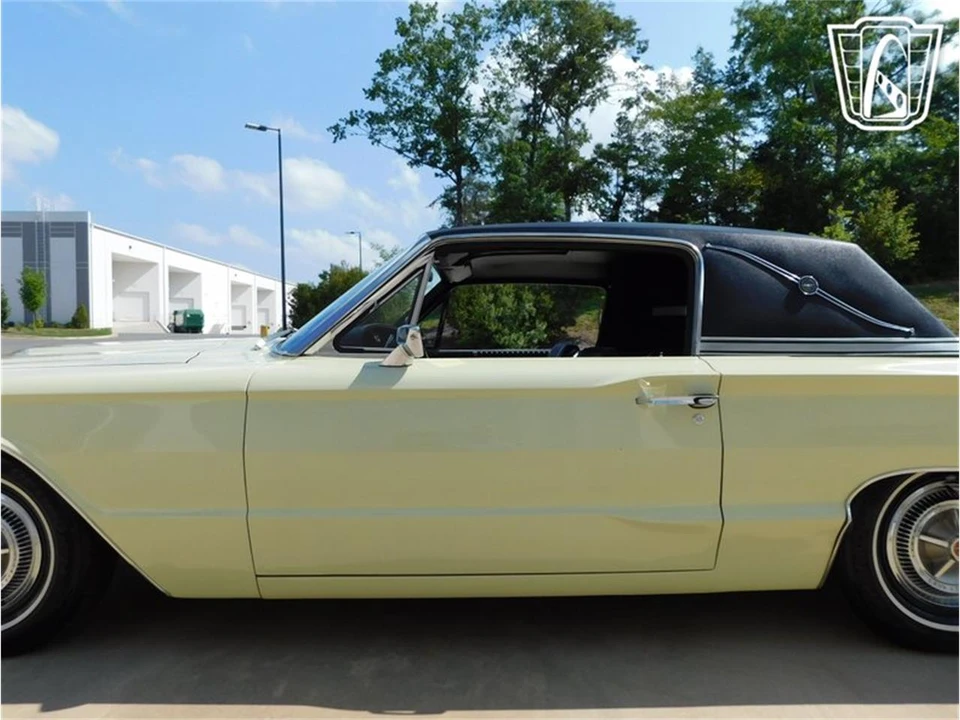 1966 Ford Thunderbird 4th Gen - Image 13 of 31
