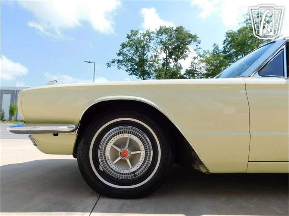 1966 Ford Thunderbird 4th Gen - Image 9 of 31
