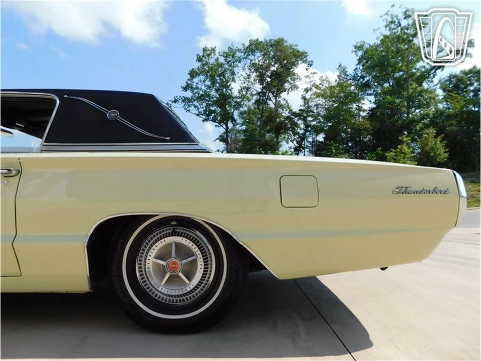 1966 Ford Thunderbird 4th Gen - Image 15 of 31