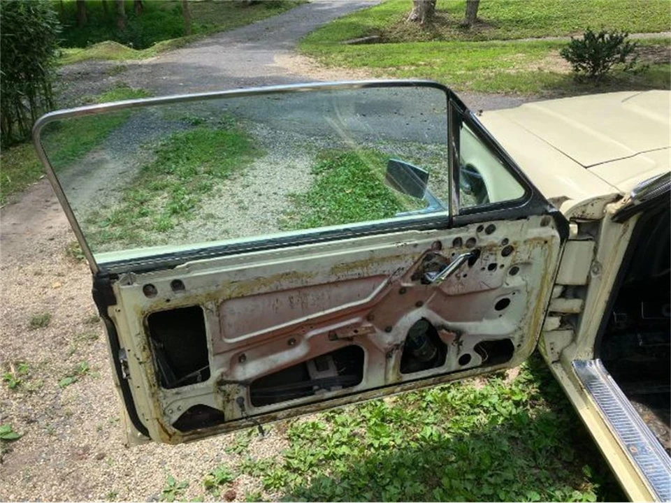 1966 Ford Thunderbird 4th Gen - Image 14 of 26