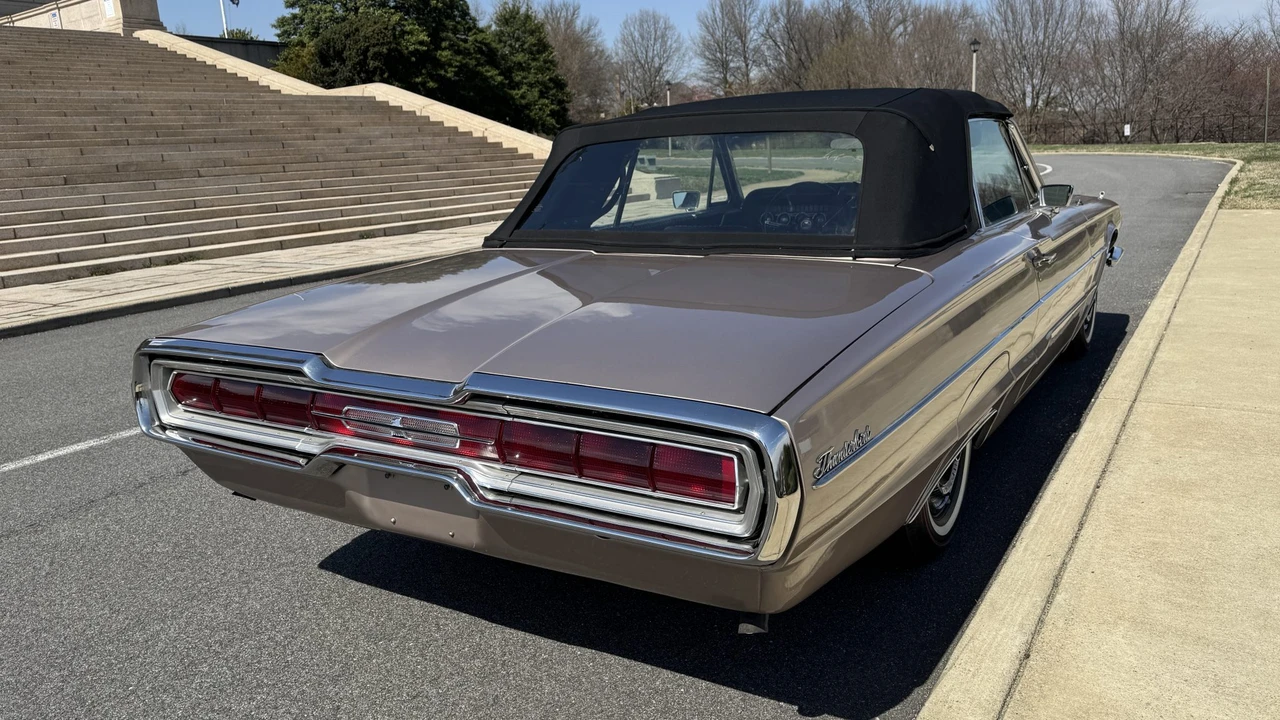 1966 Ford Thunderbird 4th Gen - Image 26 of 31