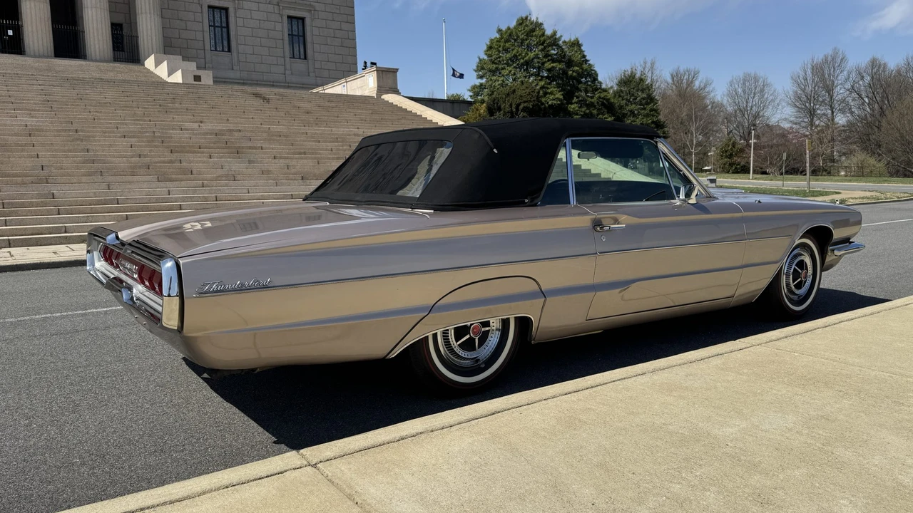 1966 Ford Thunderbird 4th Gen - Image 21 of 31