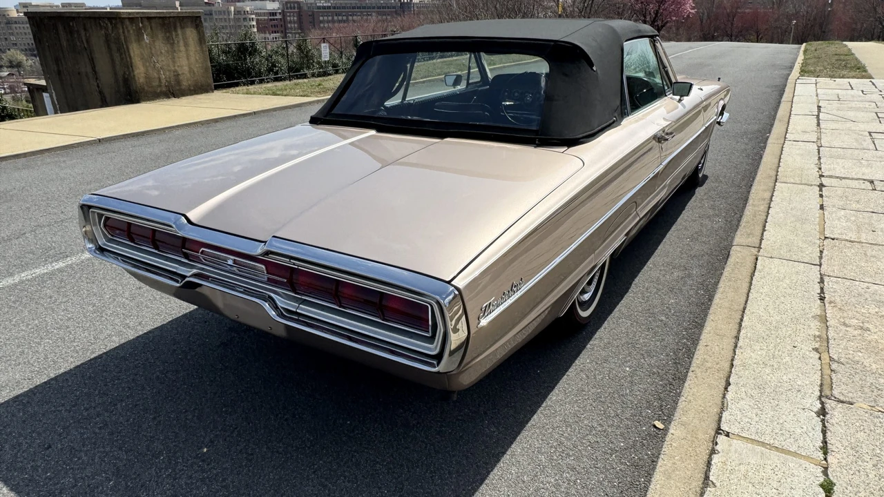 1966 Ford Thunderbird 4th Gen - Image 25 of 31