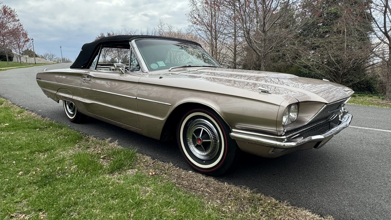 1966 Ford Thunderbird 4th Gen - Image 15 of 31