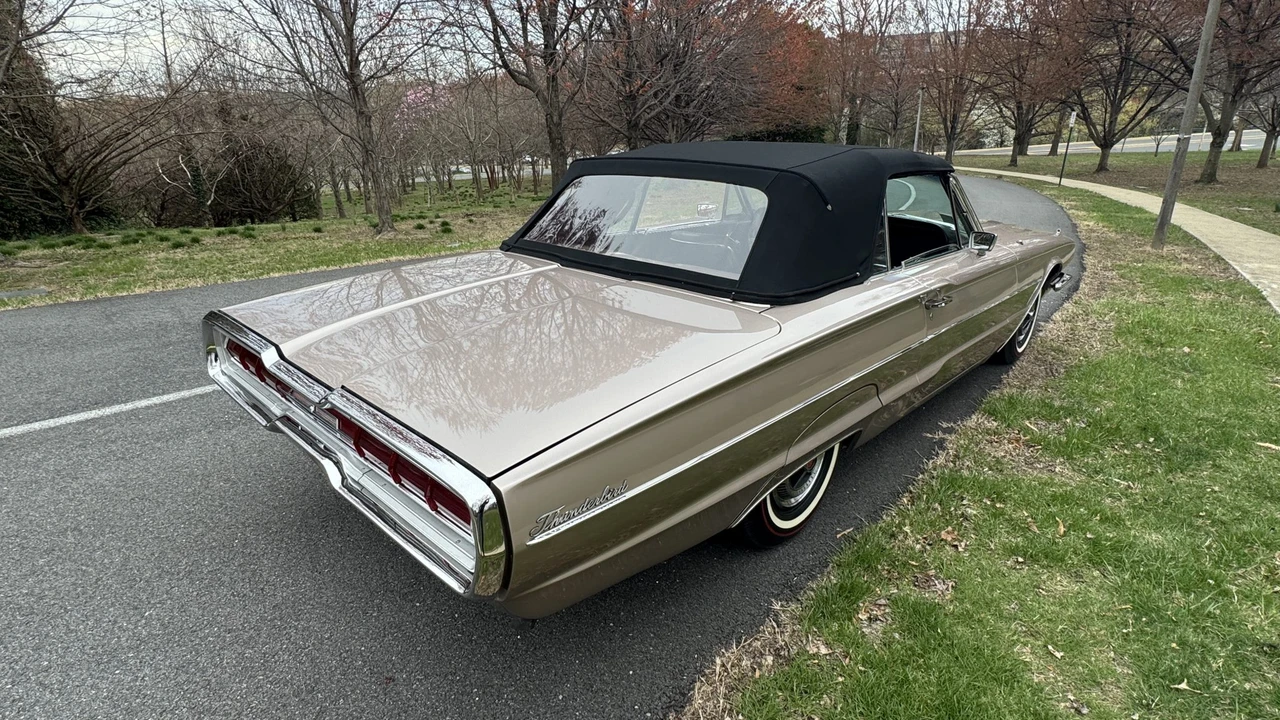 1966 Ford Thunderbird 4th Gen - Image 24 of 31