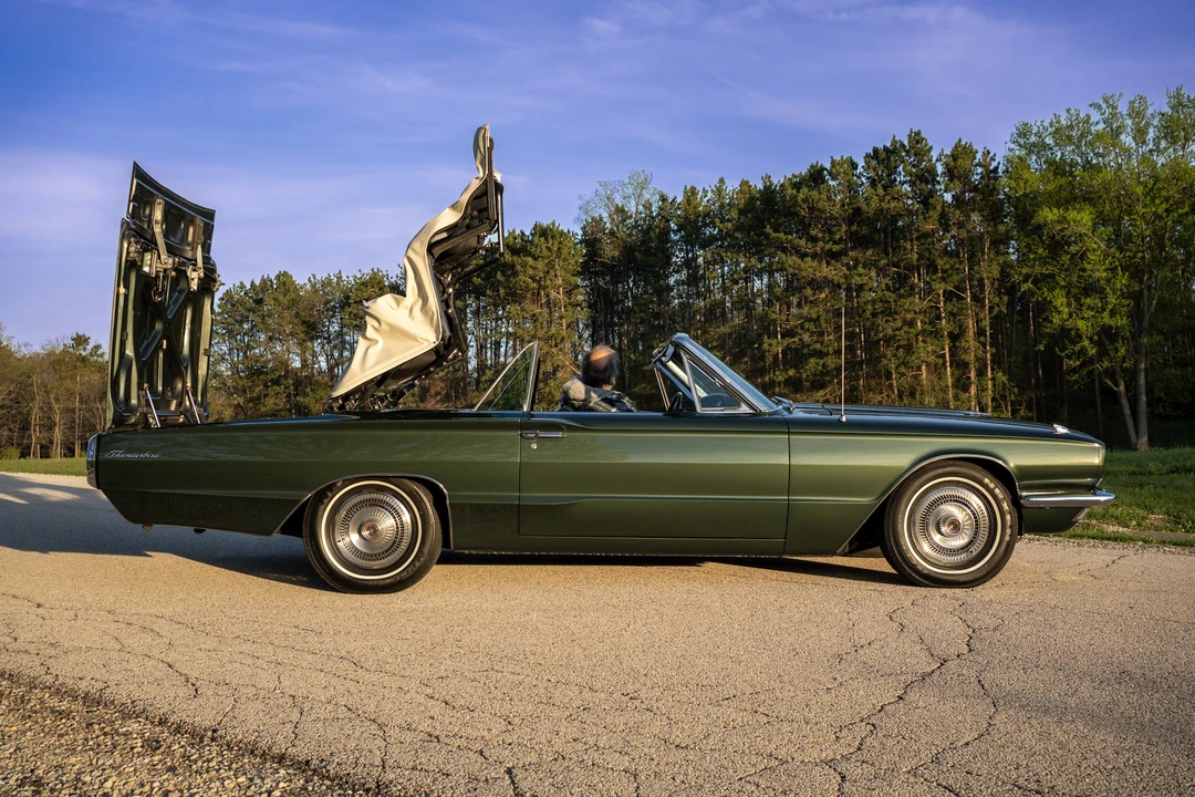 1966 Ford Thunderbird 4th Gen - Image 11 of 31