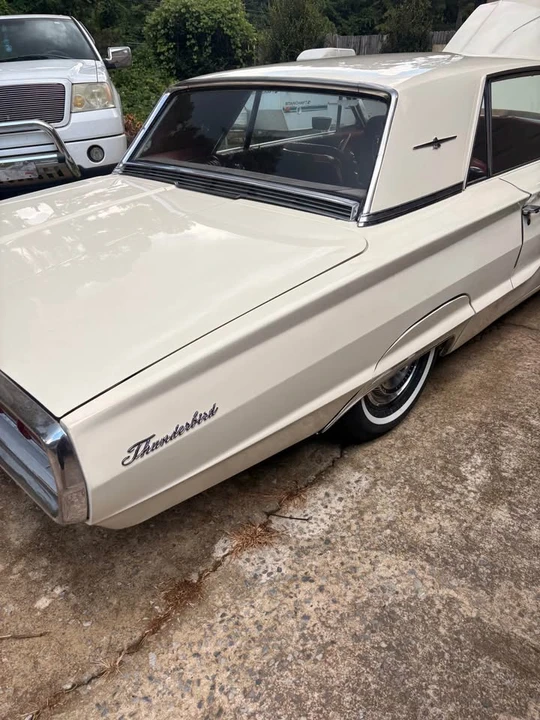 1966 Ford Thunderbird 4th Gen - Image 10 of 11