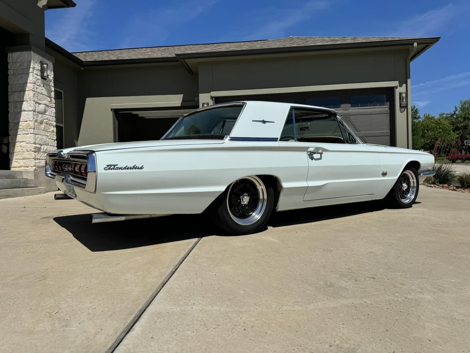 1966 Ford Thunderbird 4th Gen - Image 11 of 31