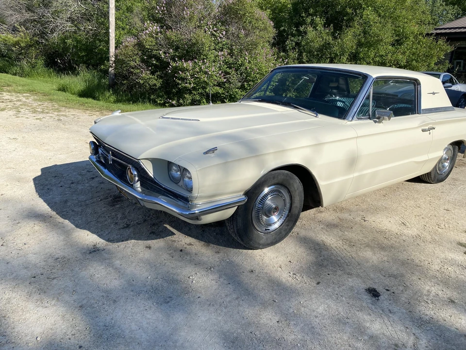 1966 Ford Thunderbird 4th Gen - Image 24 of 31