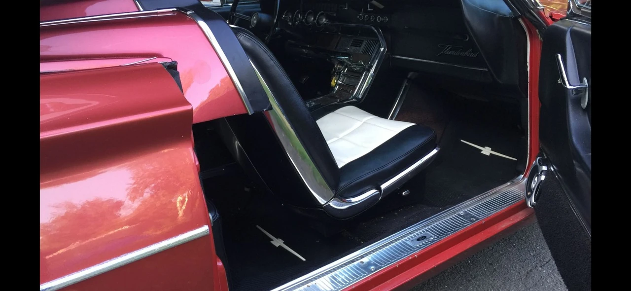 1966 Ford Thunderbird 4th Gen - Image 28 of 31