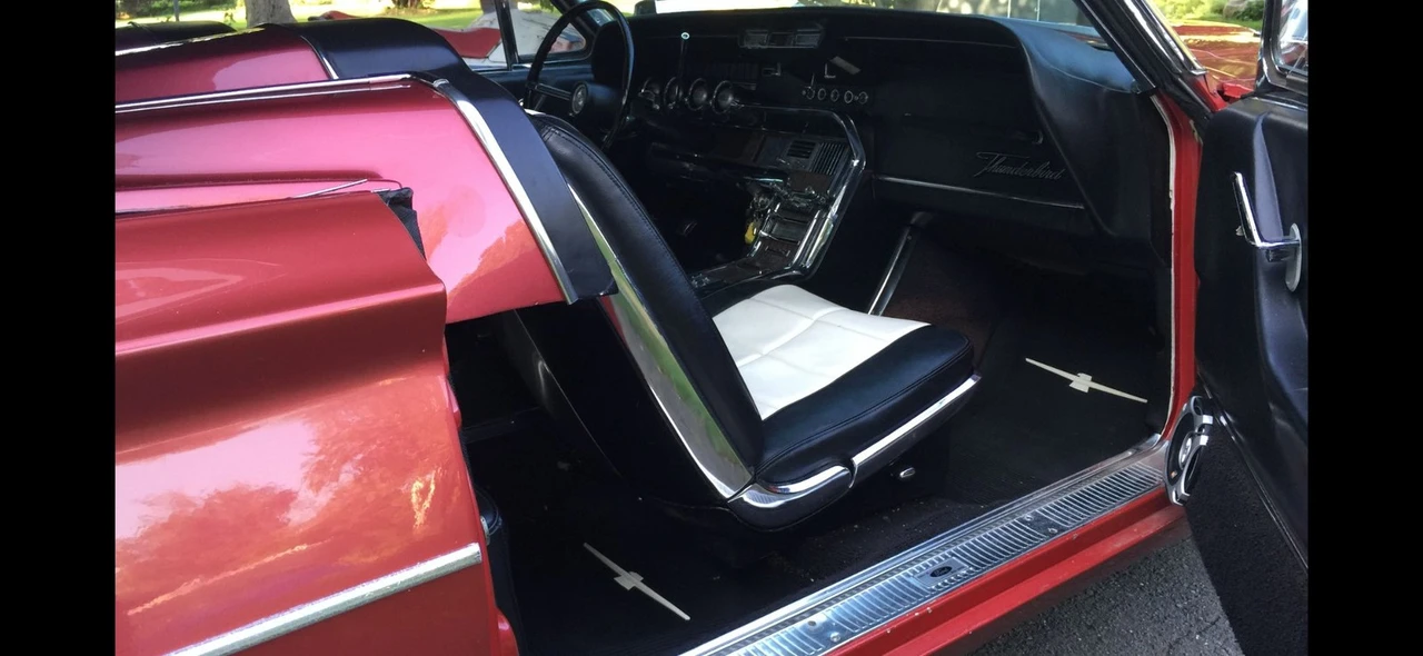 1966 Ford Thunderbird 4th Gen - Image 15 of 31