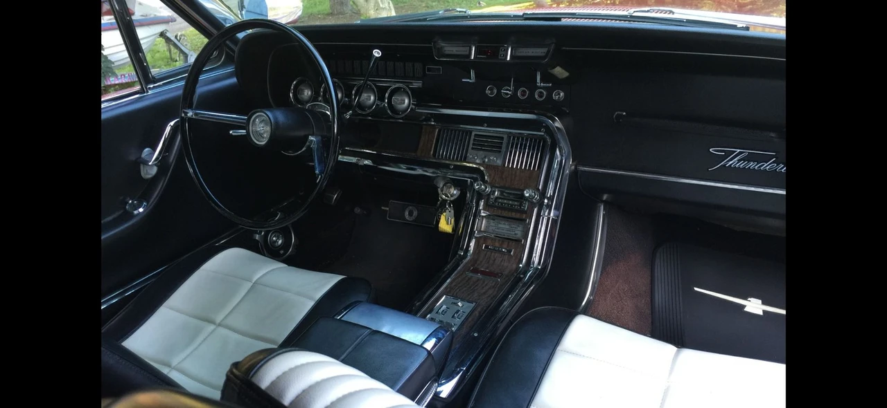 1966 Ford Thunderbird 4th Gen - Image 26 of 31