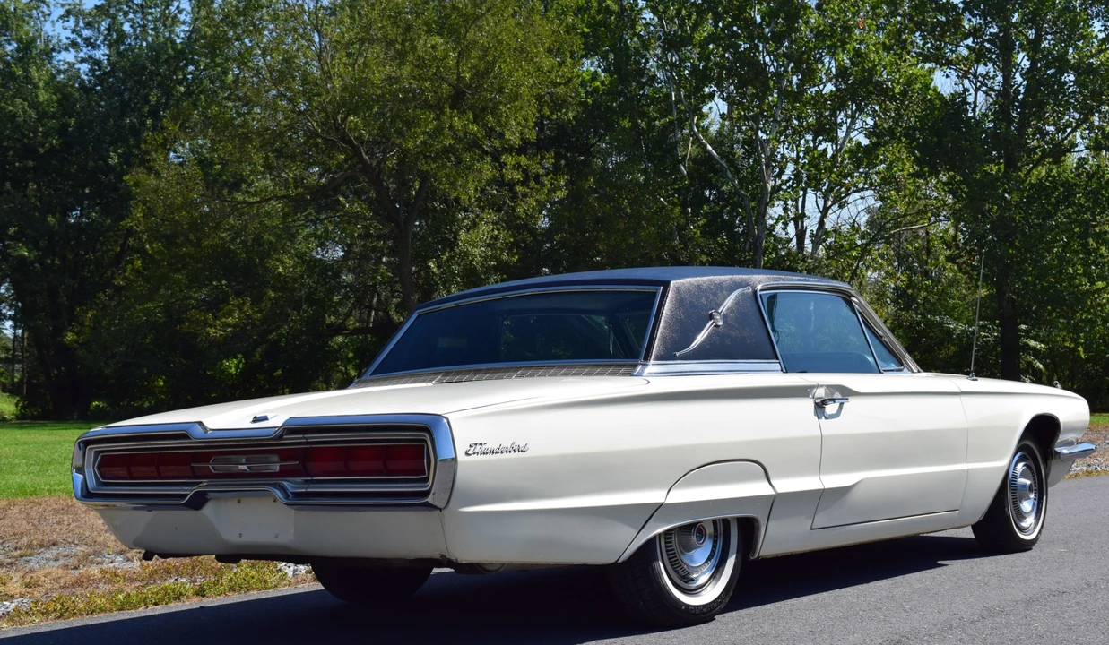 1966 Ford Thunderbird 4th Gen - Image 24 of 31