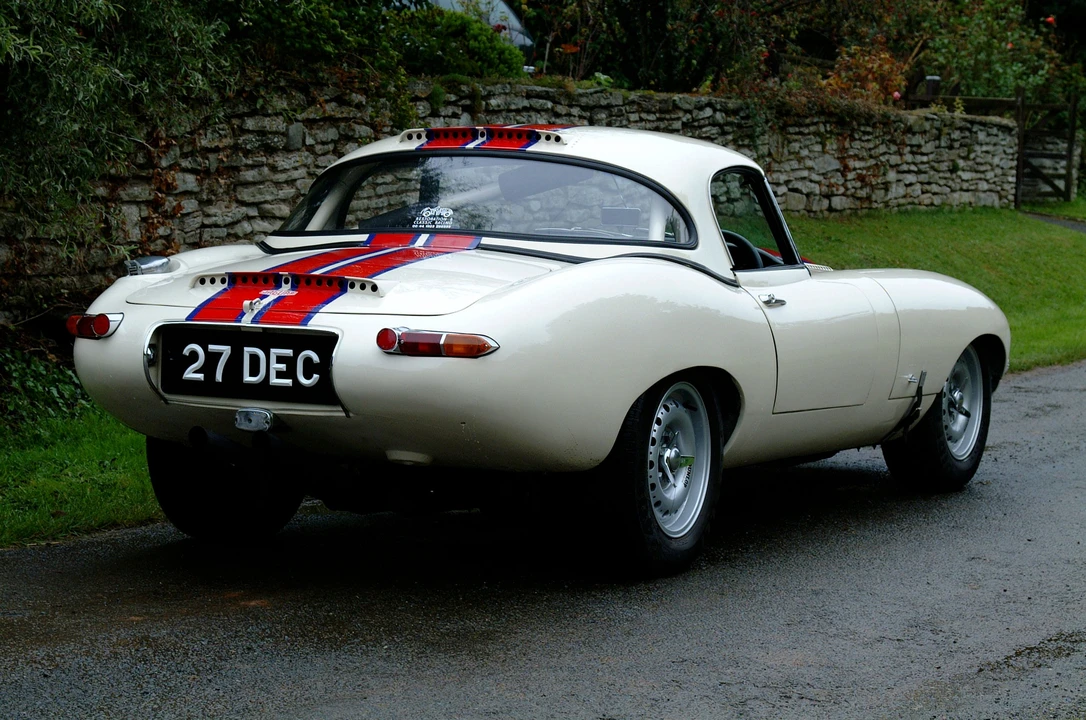 1966 Jaguar E-Type Series 1 - Image 2 of 3