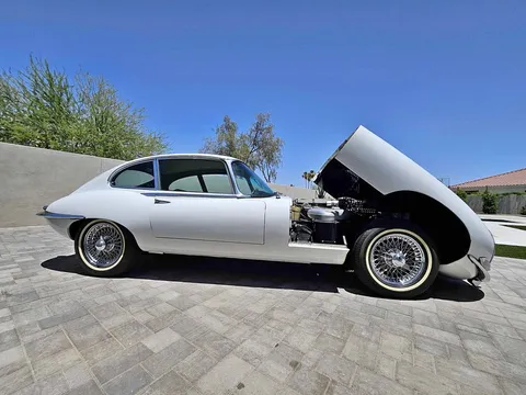 1966 Jaguar E-Type 2+2