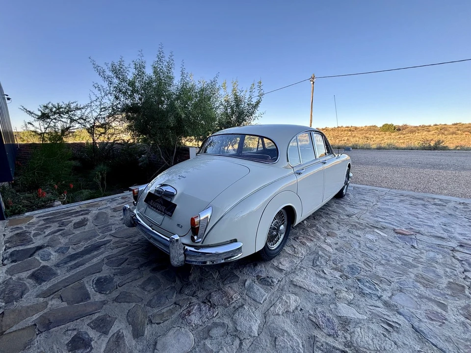 1966 Jaguar Mark II - Image 9 of 31