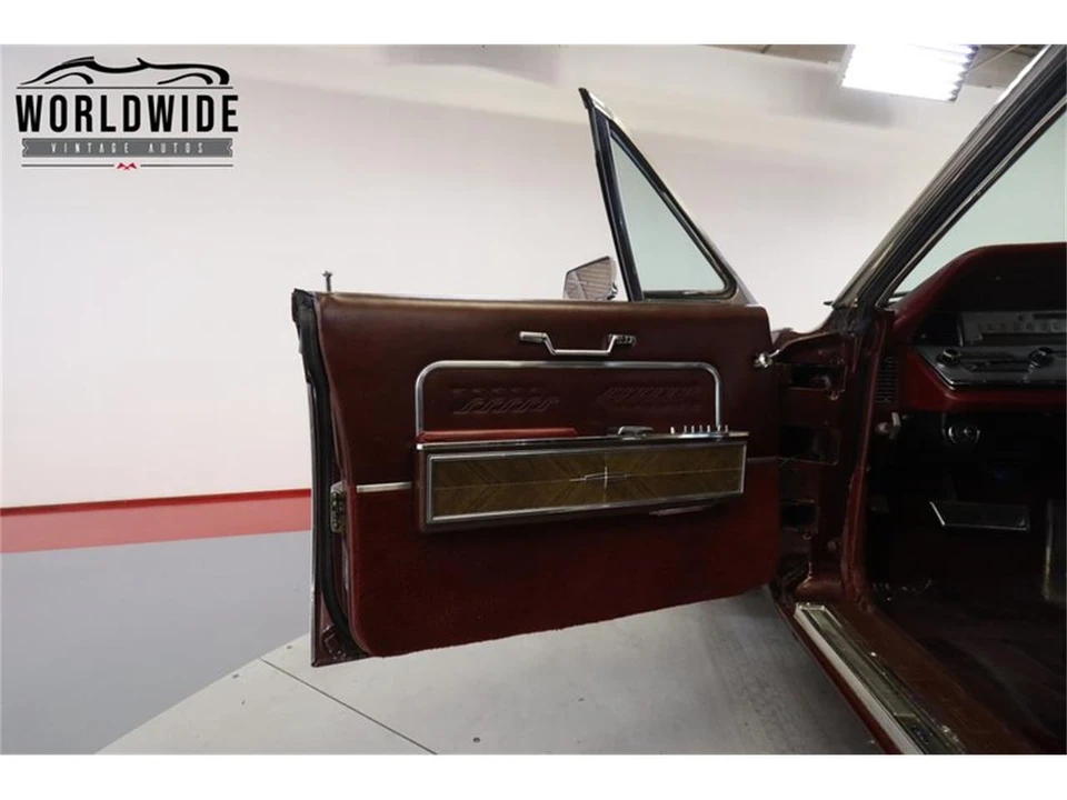 1966 Lincoln Continental 4th Gen - Image 27 of 31