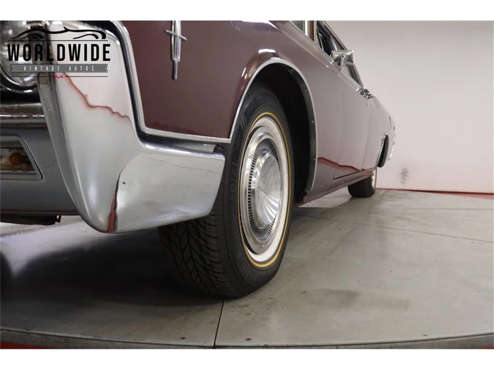 1966 Lincoln Continental 4th Gen - Image 11 of 31