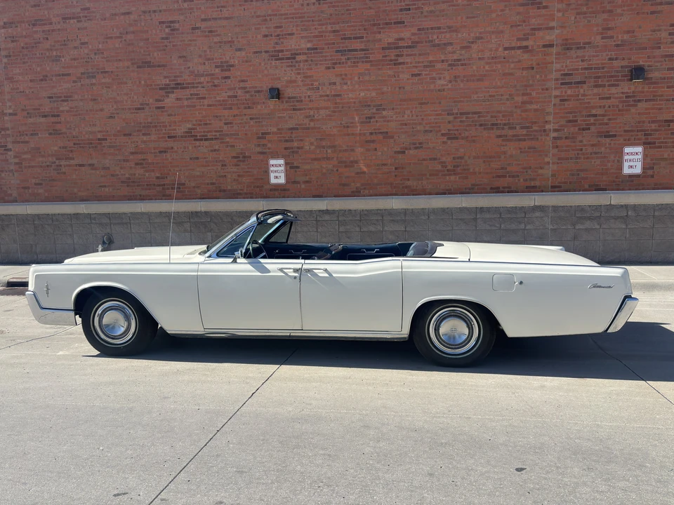 1966 Lincoln Continental 4th Gen - Image 10 of 31