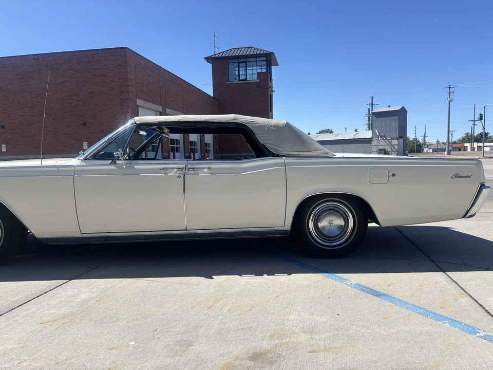 1966 Lincoln Continental 4th Gen - Image 17 of 31
