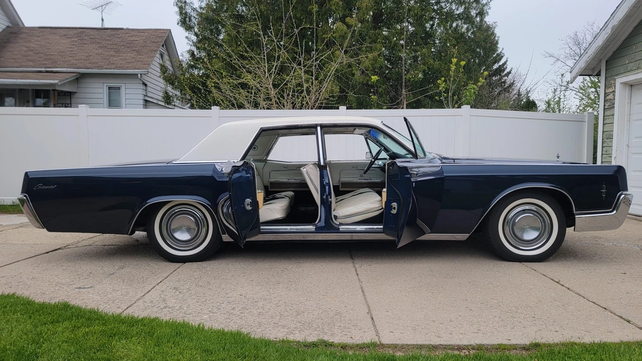 1966 Lincoln Continental 4th Gen - Image 13 of 31