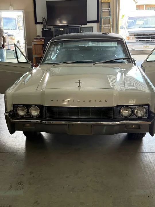 1966 Lincoln Continental 4th Gen - Image 9 of 20