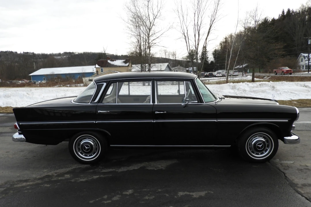 1966 Mercedes-Benz W110 - Image 9 of 31