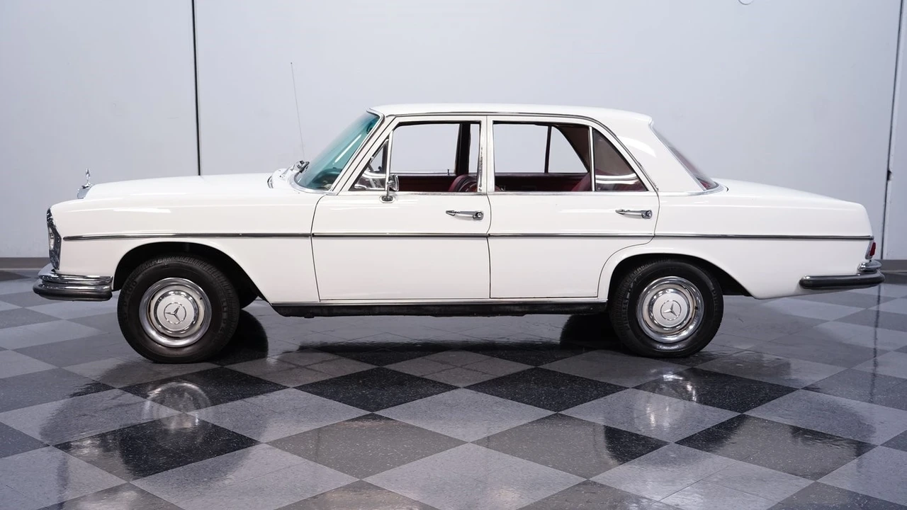 1966 Mercedes-Benz W110 - Image 3 of 12