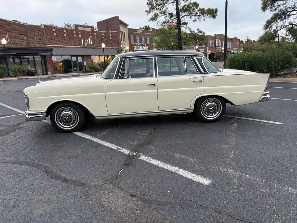 1966 Mercedes-Benz W111 Sedan - Image 7 of 31