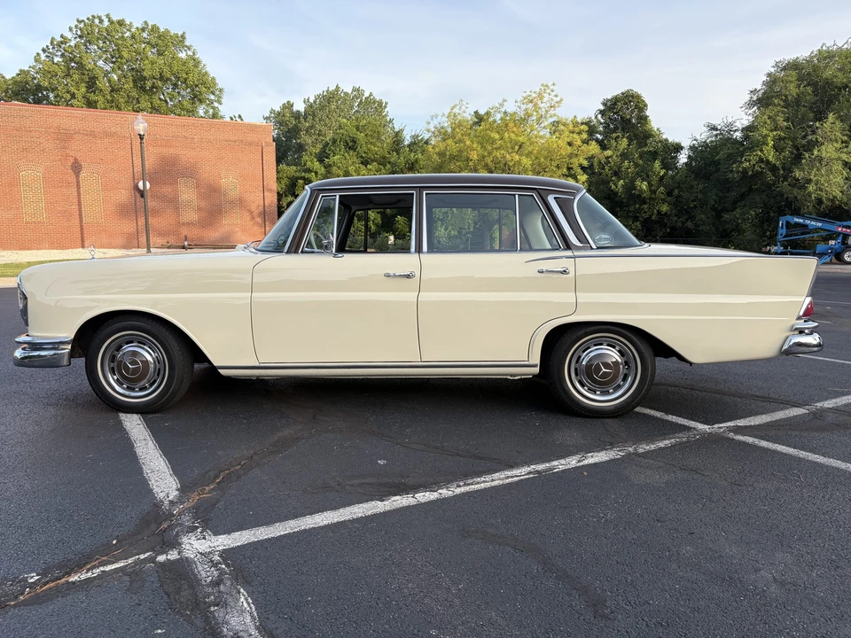 1966 Mercedes-Benz W111 Sedan - Image 8 of 31