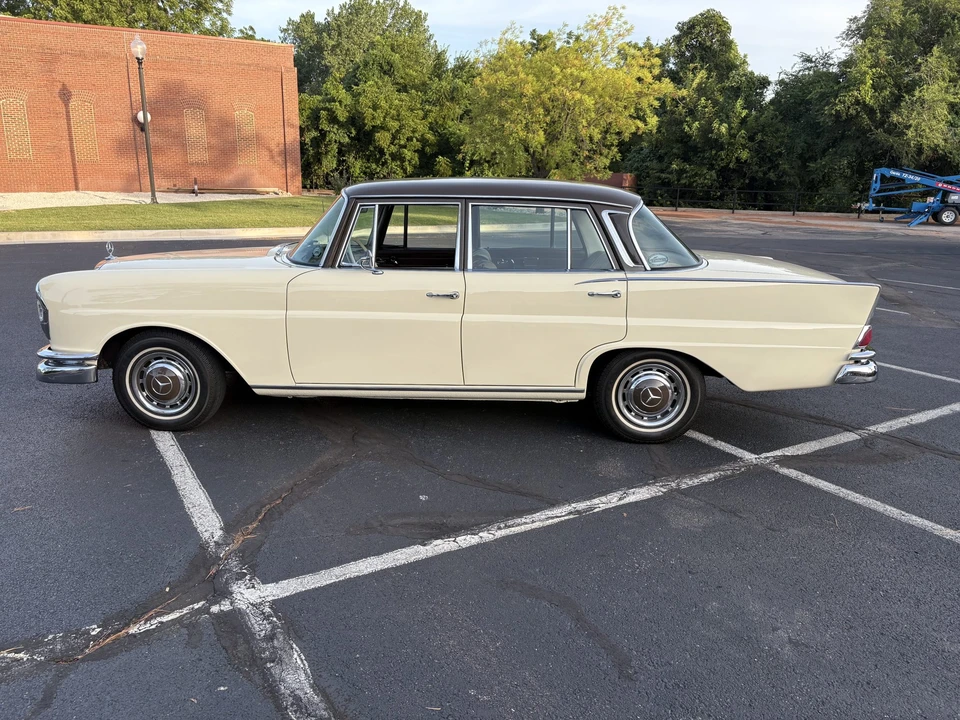 1966 Mercedes-Benz W111 Sedan - Image 9 of 31