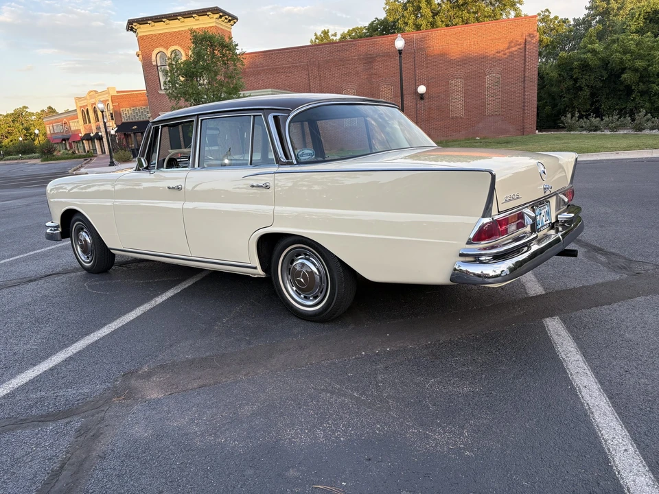 1966 Mercedes-Benz W111 Sedan - Image 11 of 31