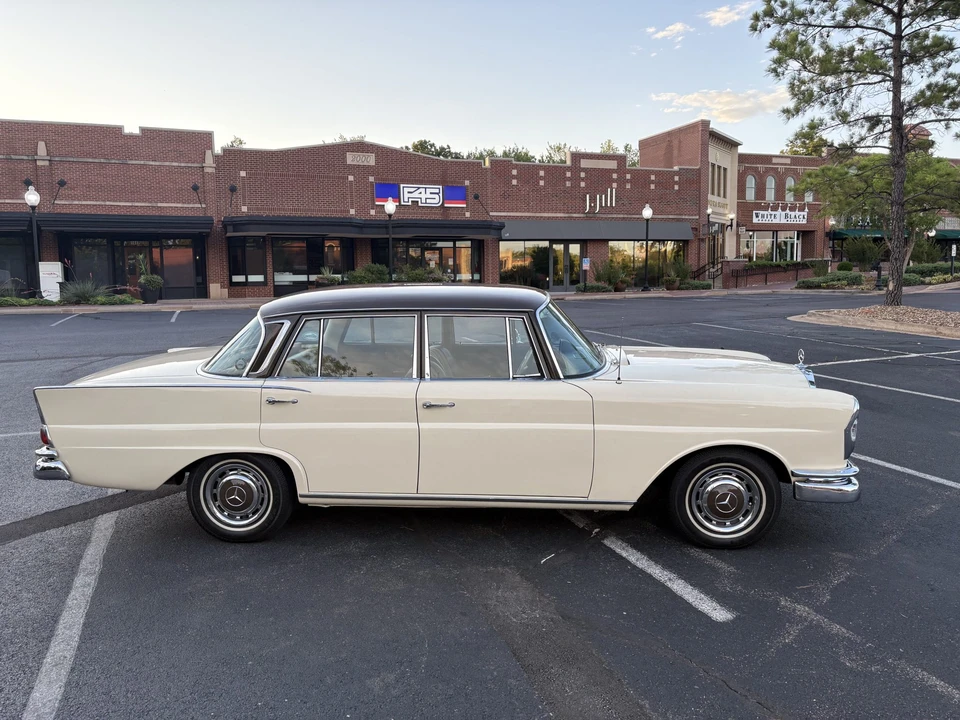 1966 Mercedes-Benz W111 Sedan - Image 30 of 31