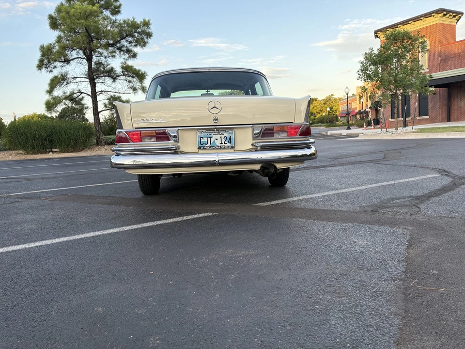 1966 Mercedes-Benz W111 Sedan - Image 20 of 31