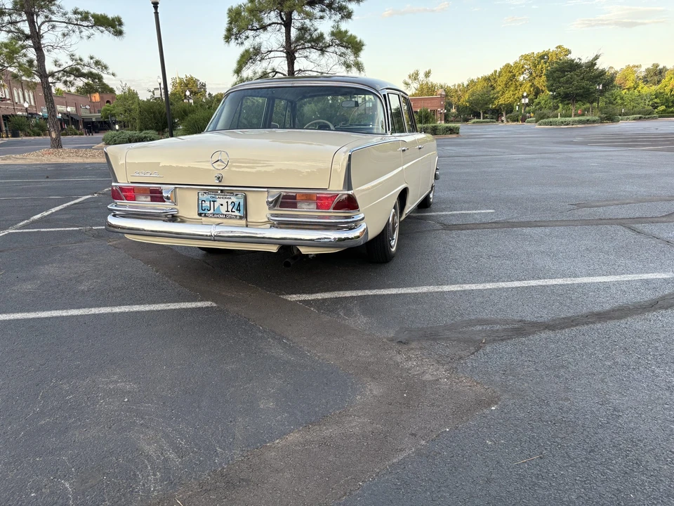 1966 Mercedes-Benz W111 Sedan - Image 21 of 31