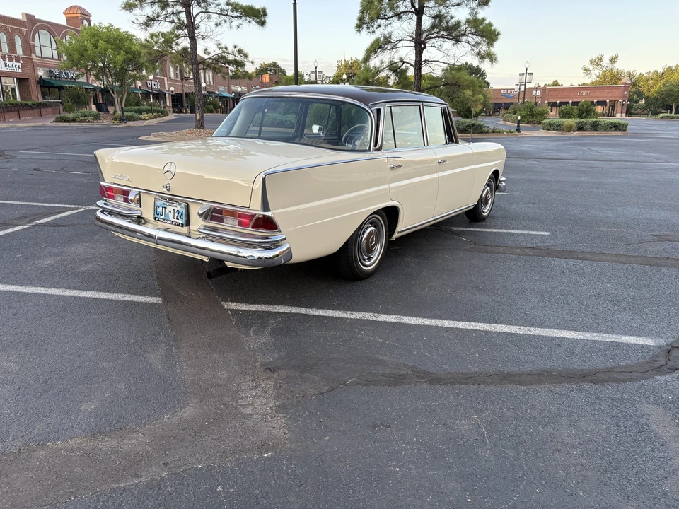 1966 Mercedes-Benz W111 Sedan - Image 25 of 31