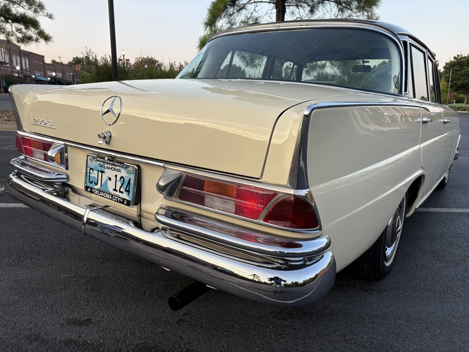 1966 Mercedes-Benz W111 Sedan - Image 24 of 31